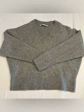 Zara Women's V-Neck Sweater in Heather Gray